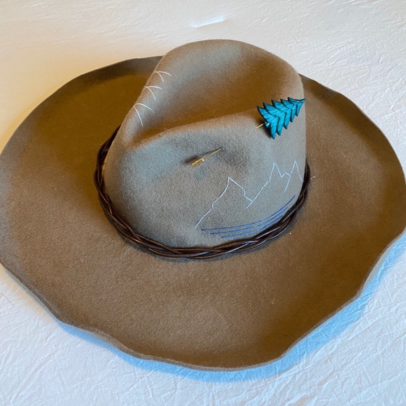 Other - Wide brim hat